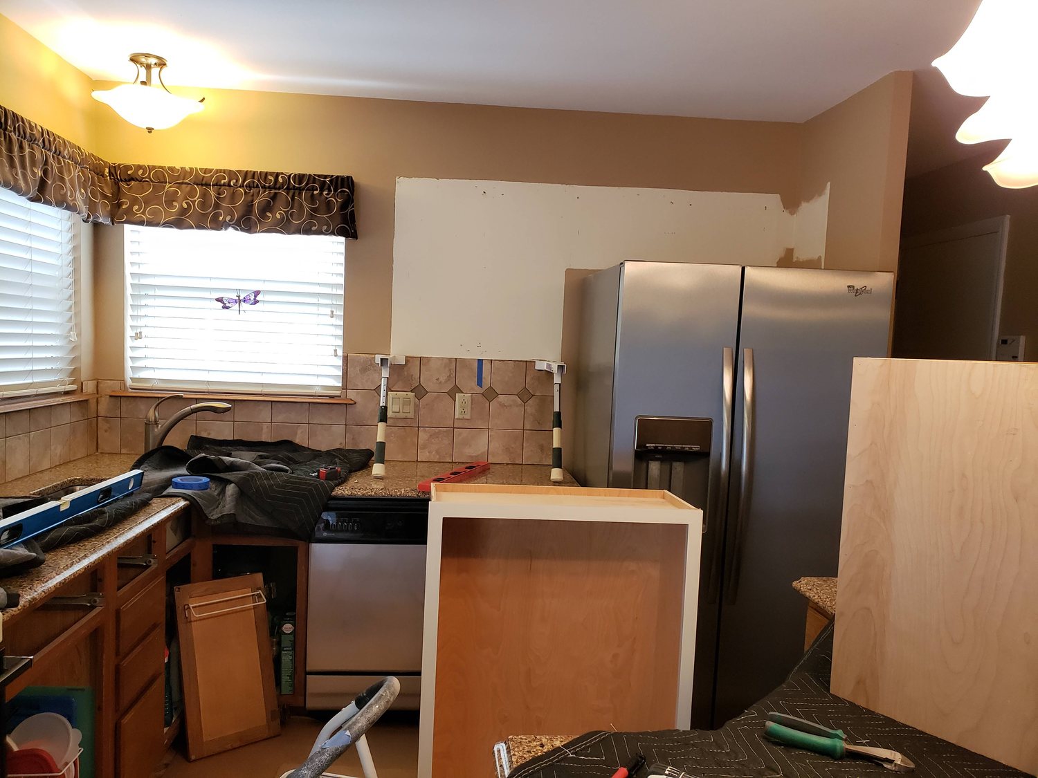 1006_vinyl-wrap-vs-solid-wood-cabinet-doors_img1