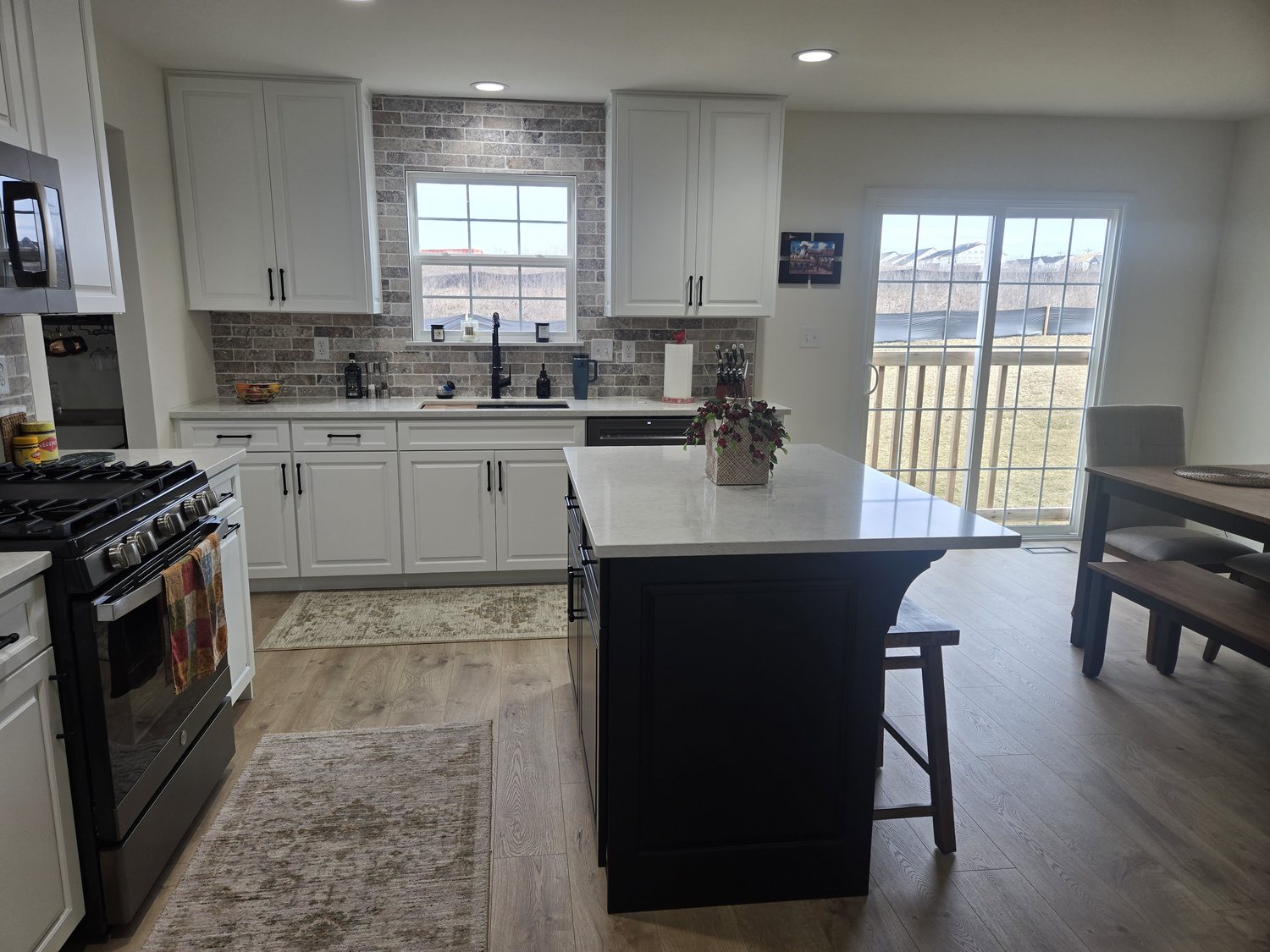 1015_reface-cabinets-keep-countertops_img3