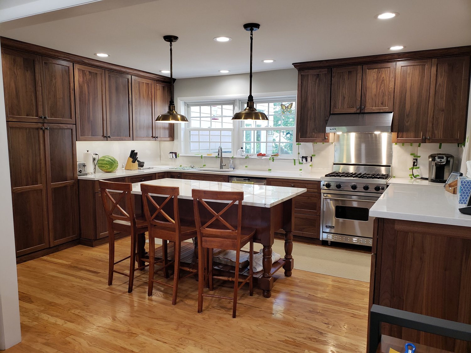 1022_30-vs-42-inch-upper-cabinets_img1