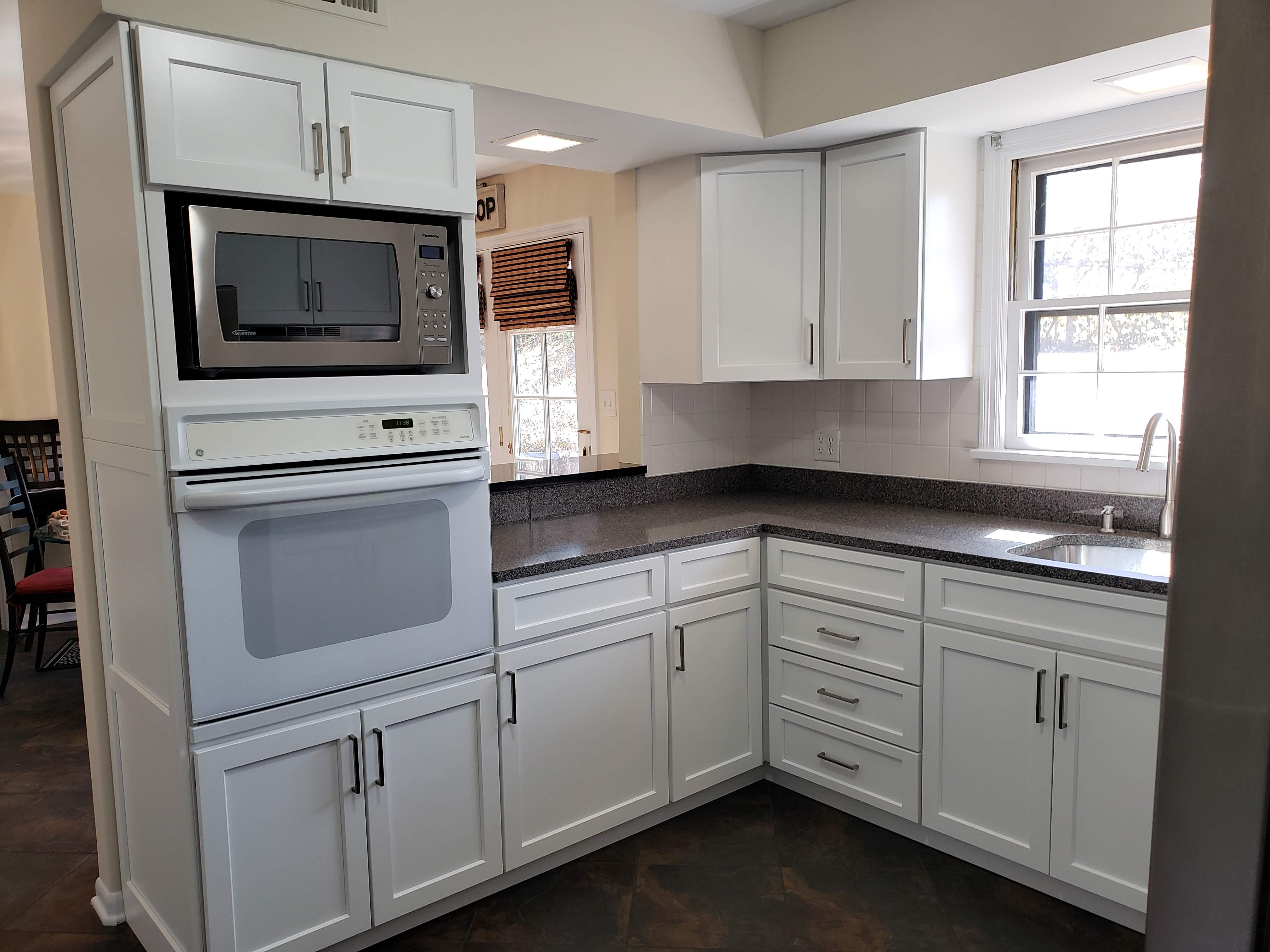 Beveled Shaker, Arctic White, Finger Route, Satin Nickel Hardware ...