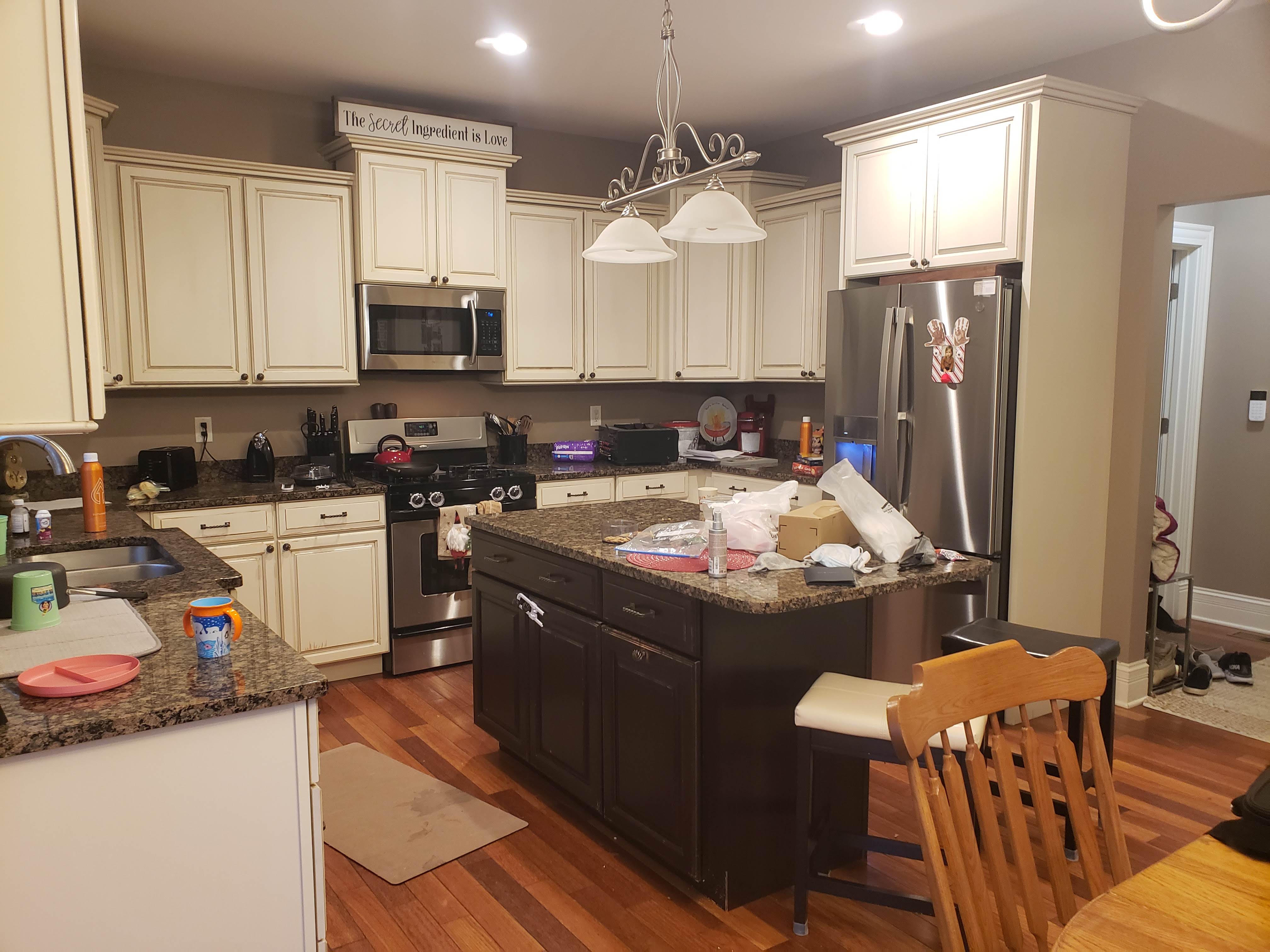 Beveled Shaker, Arctic White & Charcoal Blue, Range Hood,