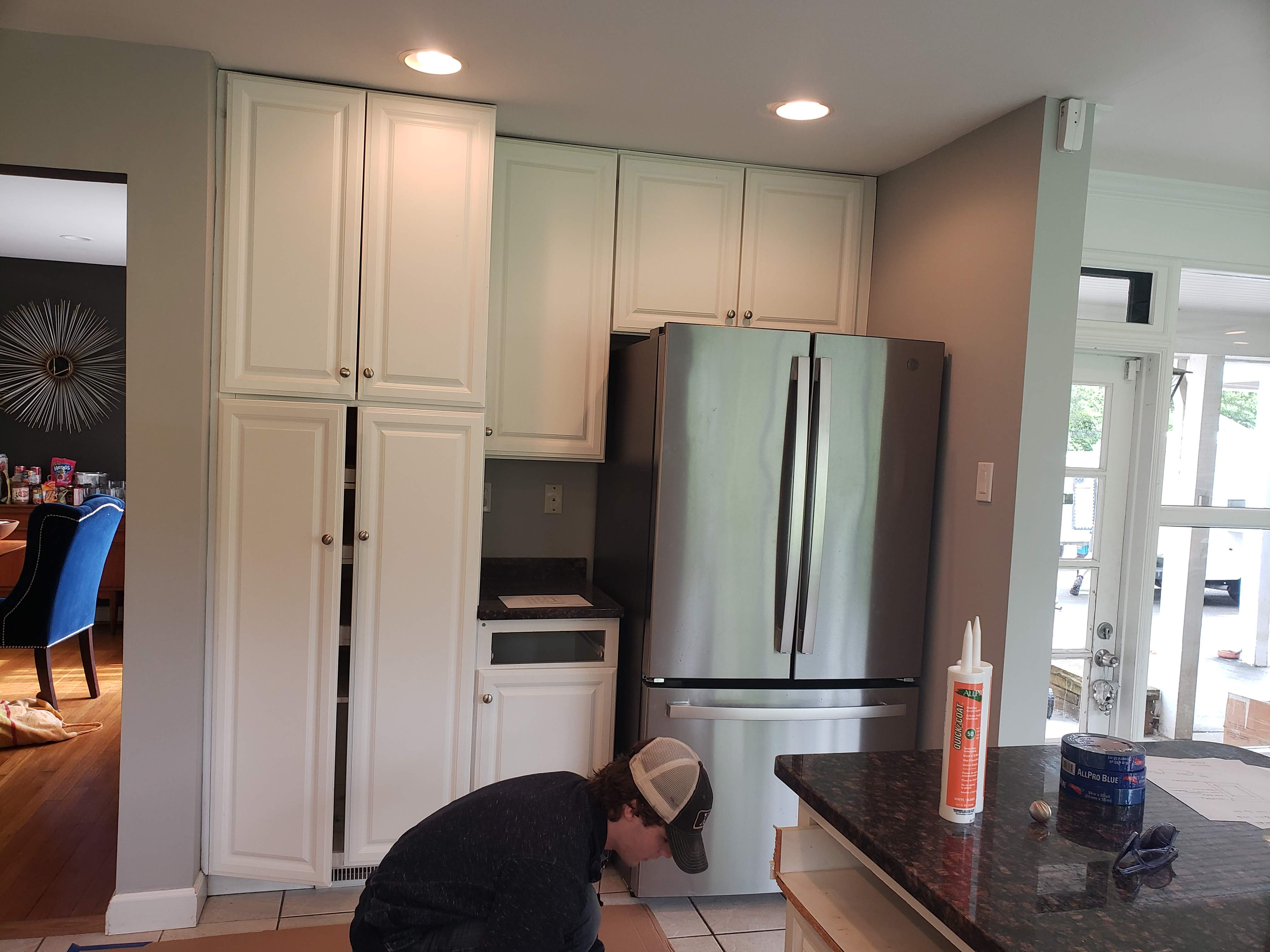 Square Shaker w/Slab Drawer, Arctic White, Black Hardware Webster