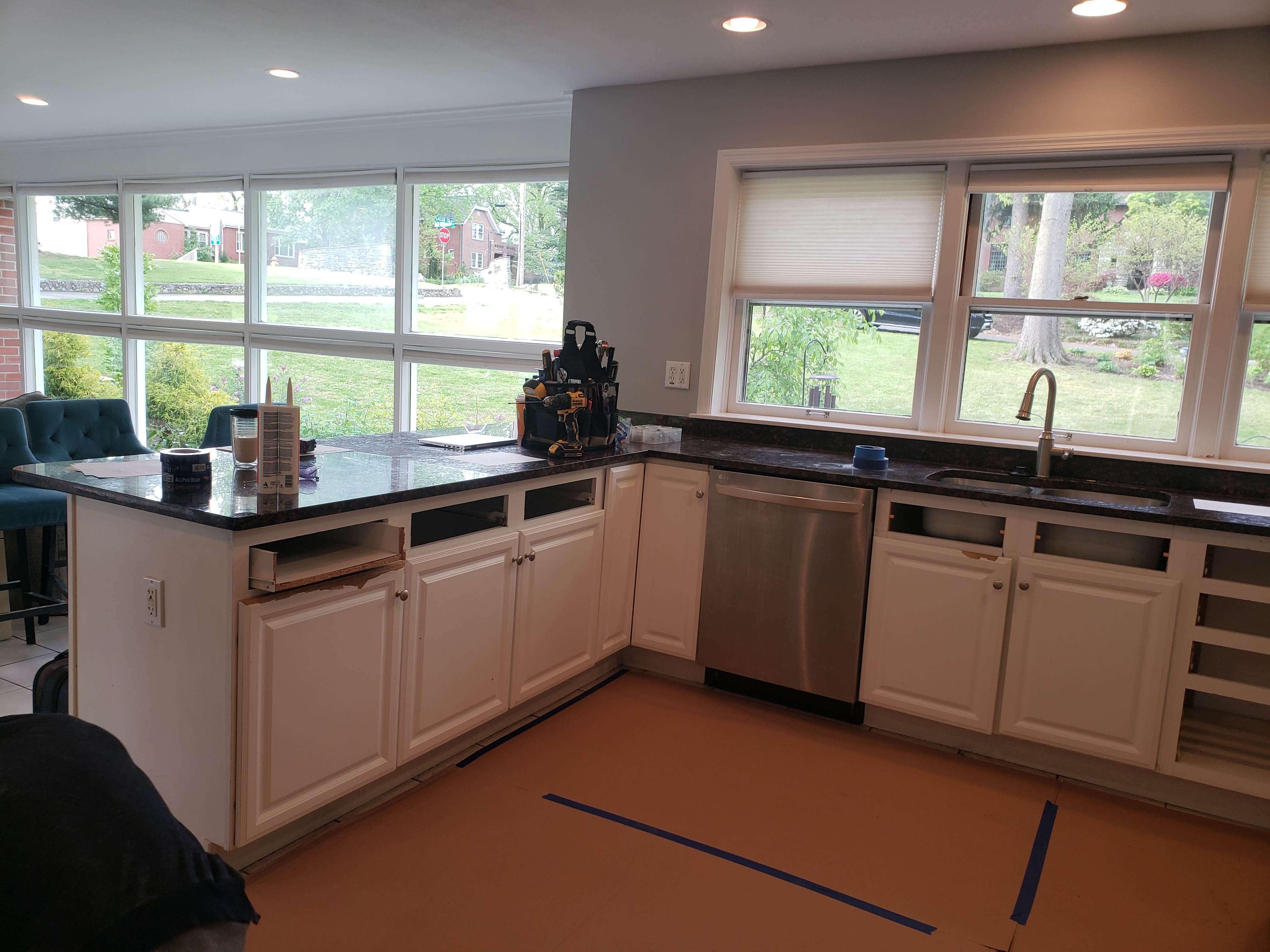 Square Shaker w/Slab Drawer, Arctic White, Black Hardware Webster