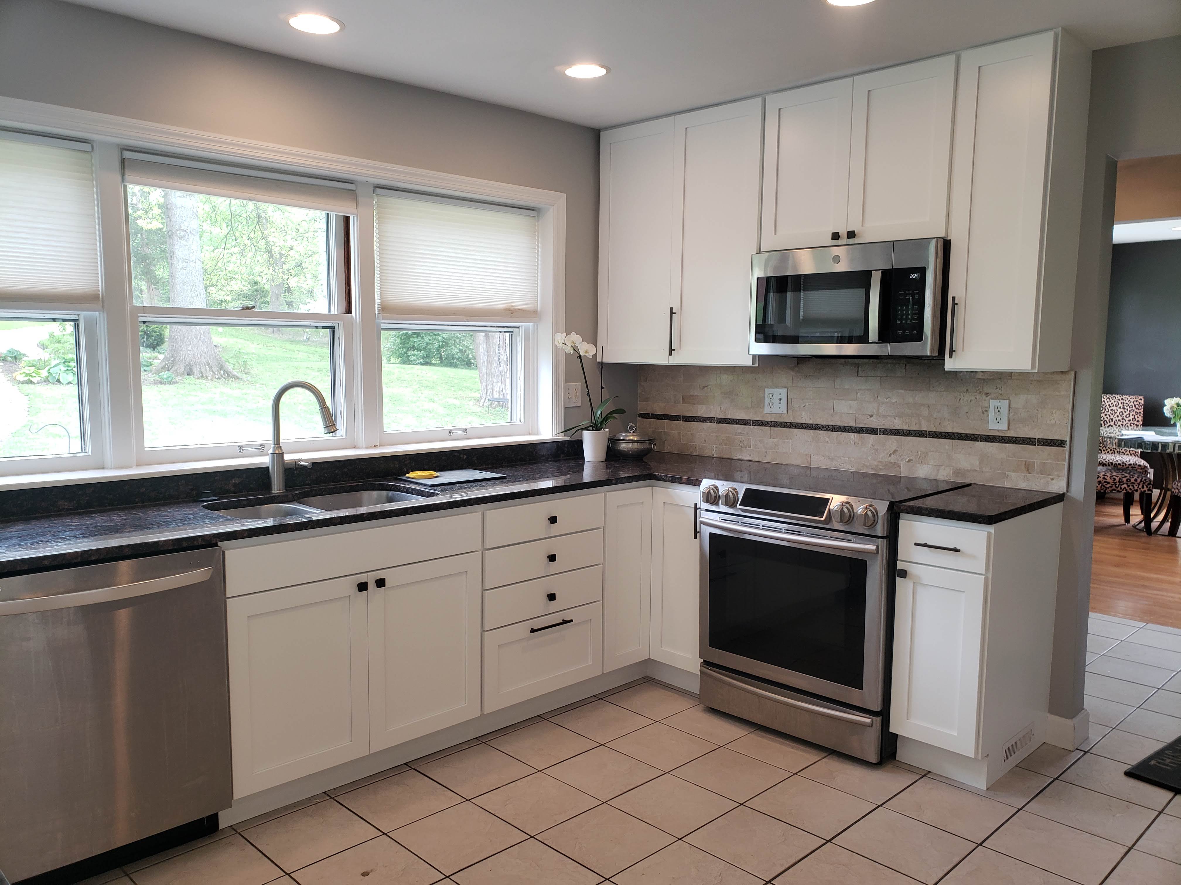 Square Shaker w/Slab Drawer, Arctic White, Black Hardware Webster