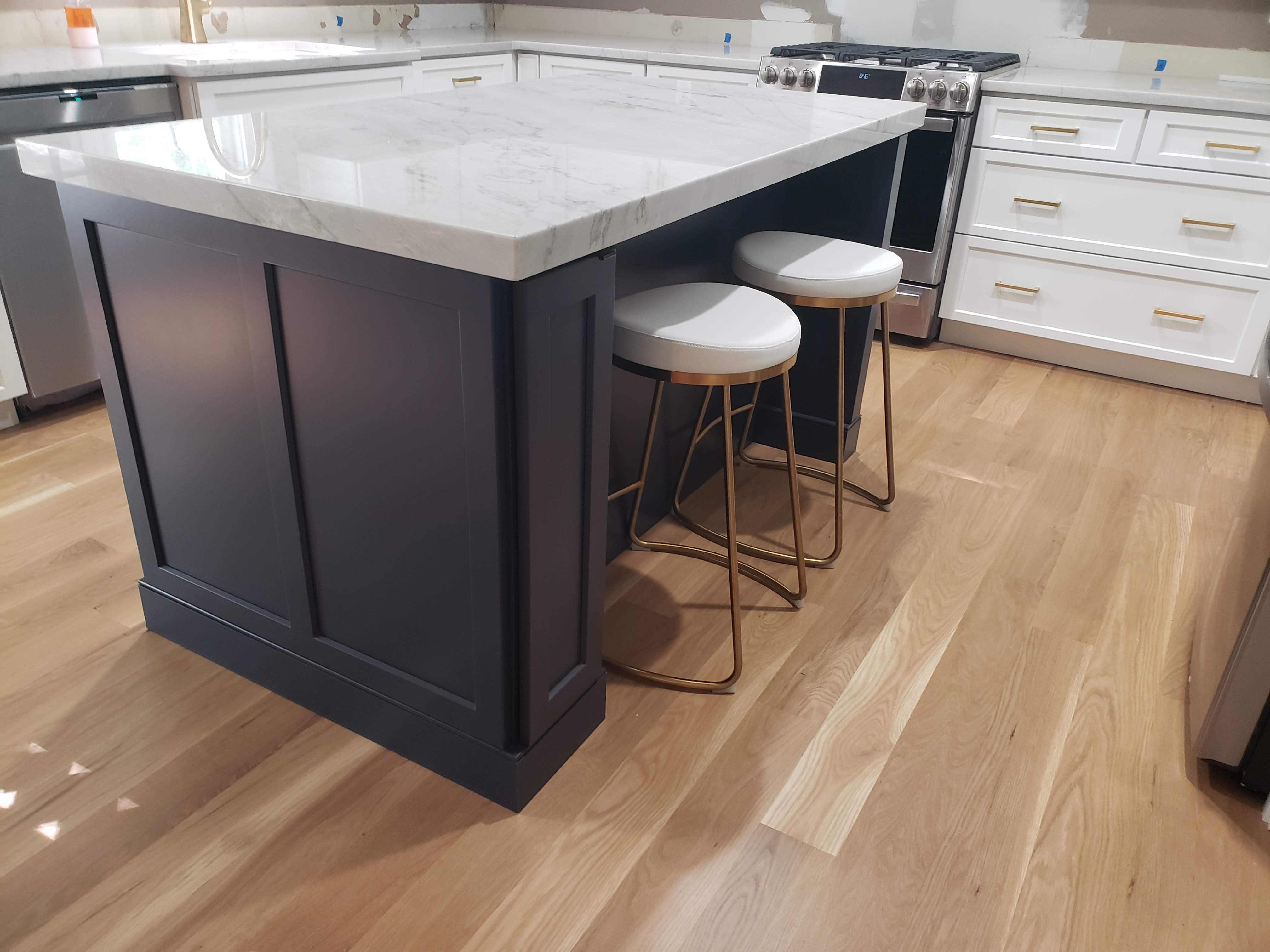 Beveled Shaker, Arctic White & Charcoal Blue, Range Hood,