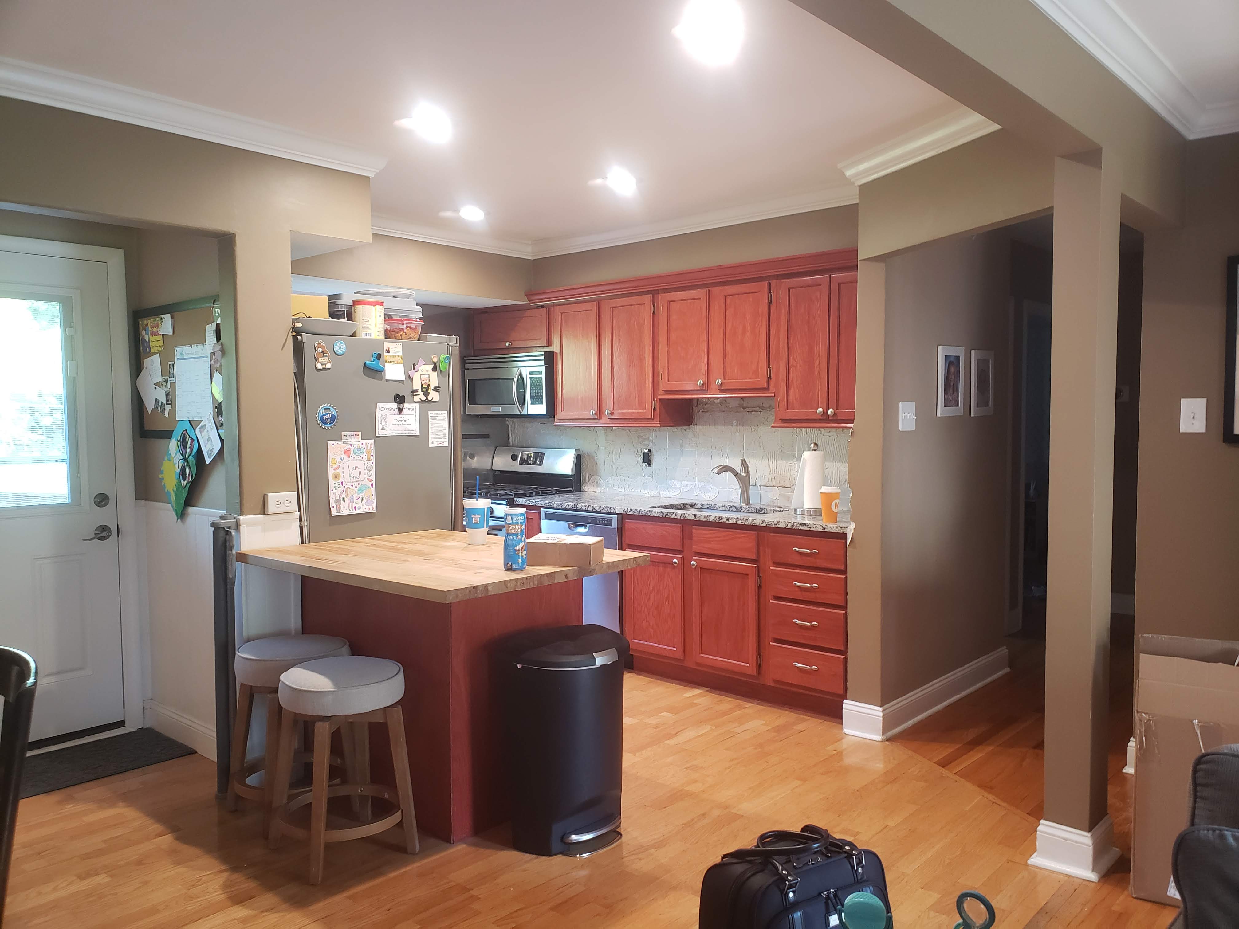 Frosty w/Oyster Glaze, Elite Frame, Pantry, 361 Light Rail, 24 Crown