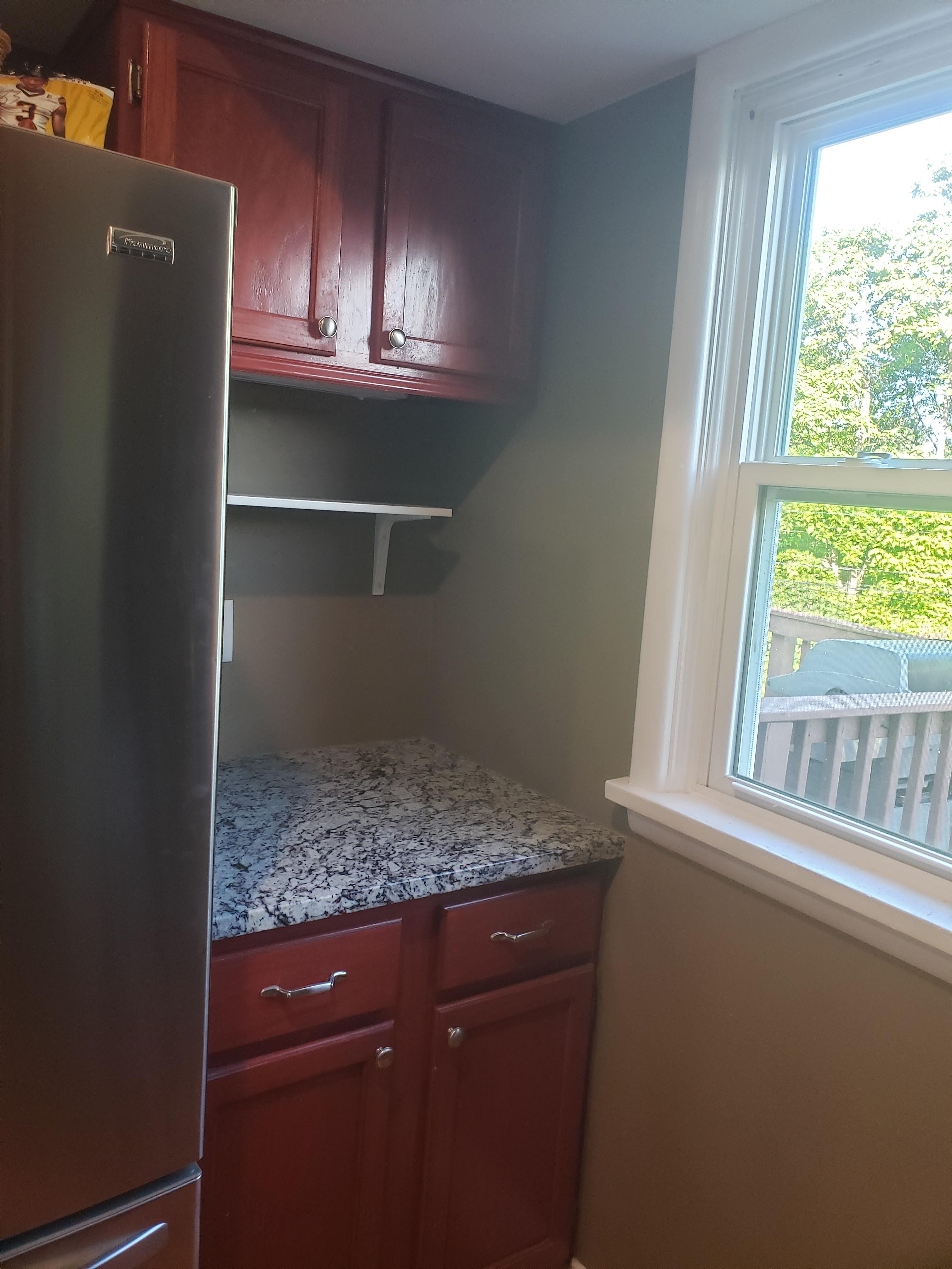 Frosty w/Oyster Glaze, Elite Frame, Pantry, 361 Light Rail, 24 Crown