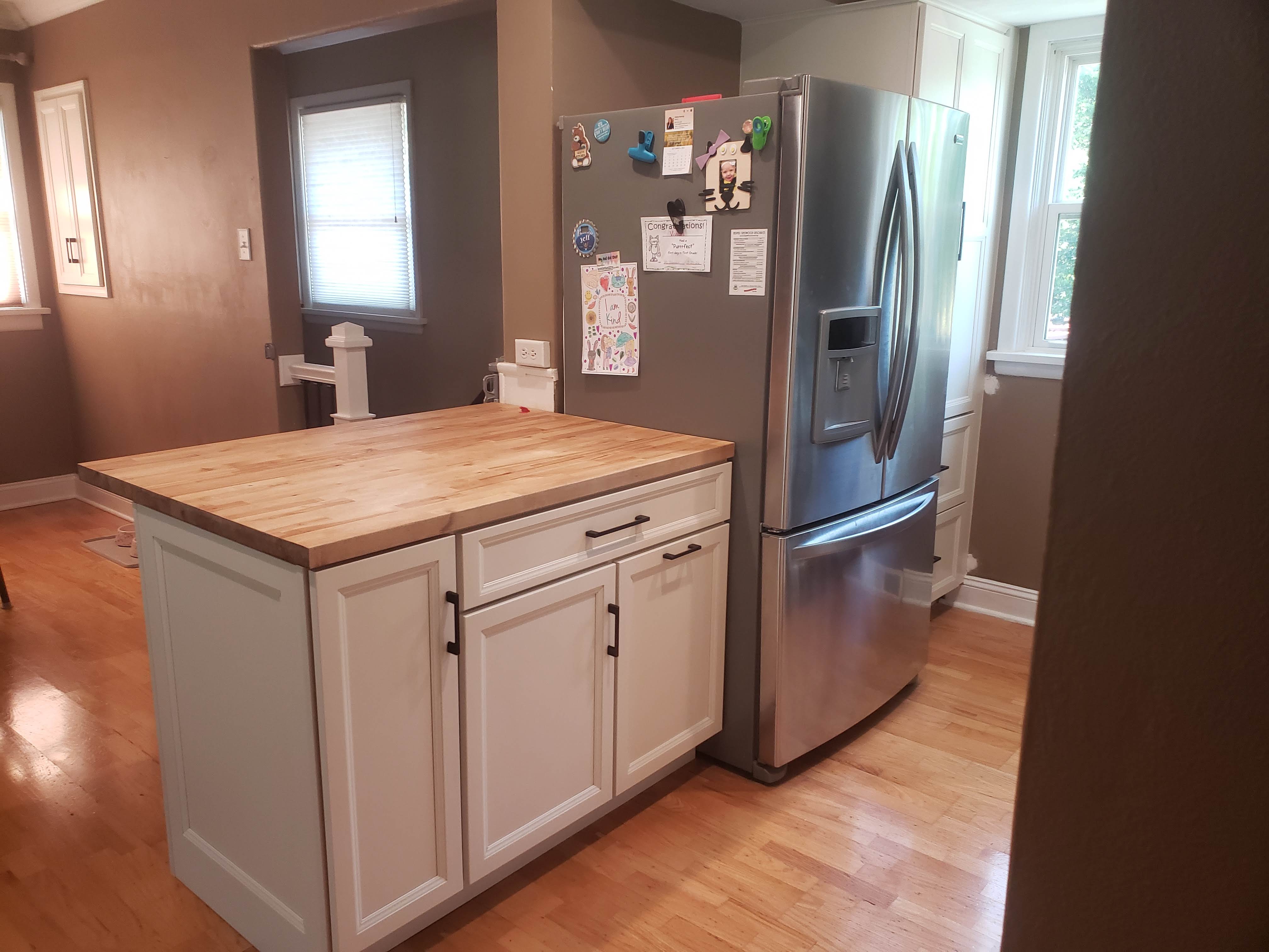 Frosty w/Oyster Glaze, Elite Frame, Pantry, 361 Light Rail, 24 Crown