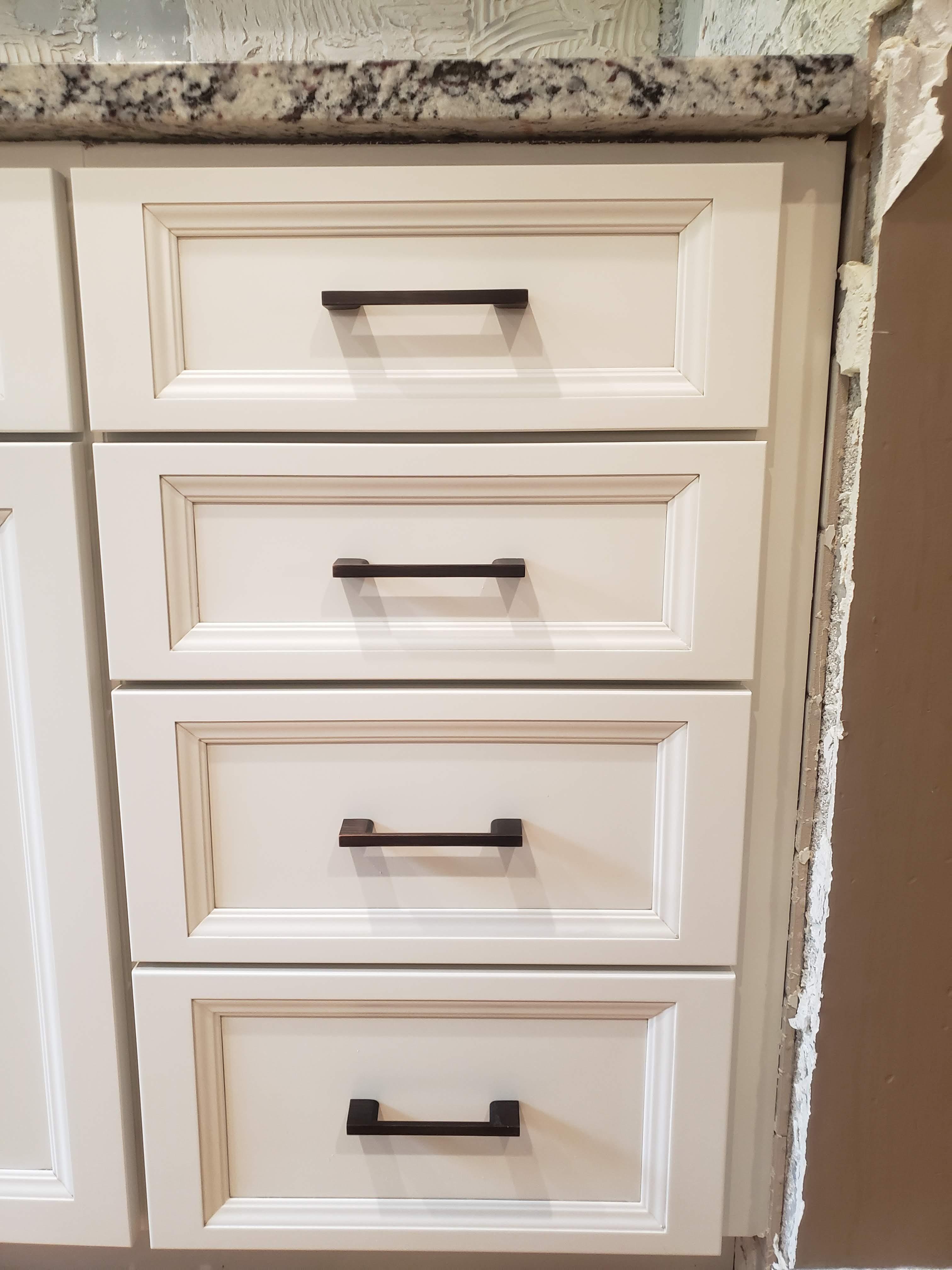 Frosty w/Oyster Glaze, Elite Frame, Pantry, 361 Light Rail, 24 Crown