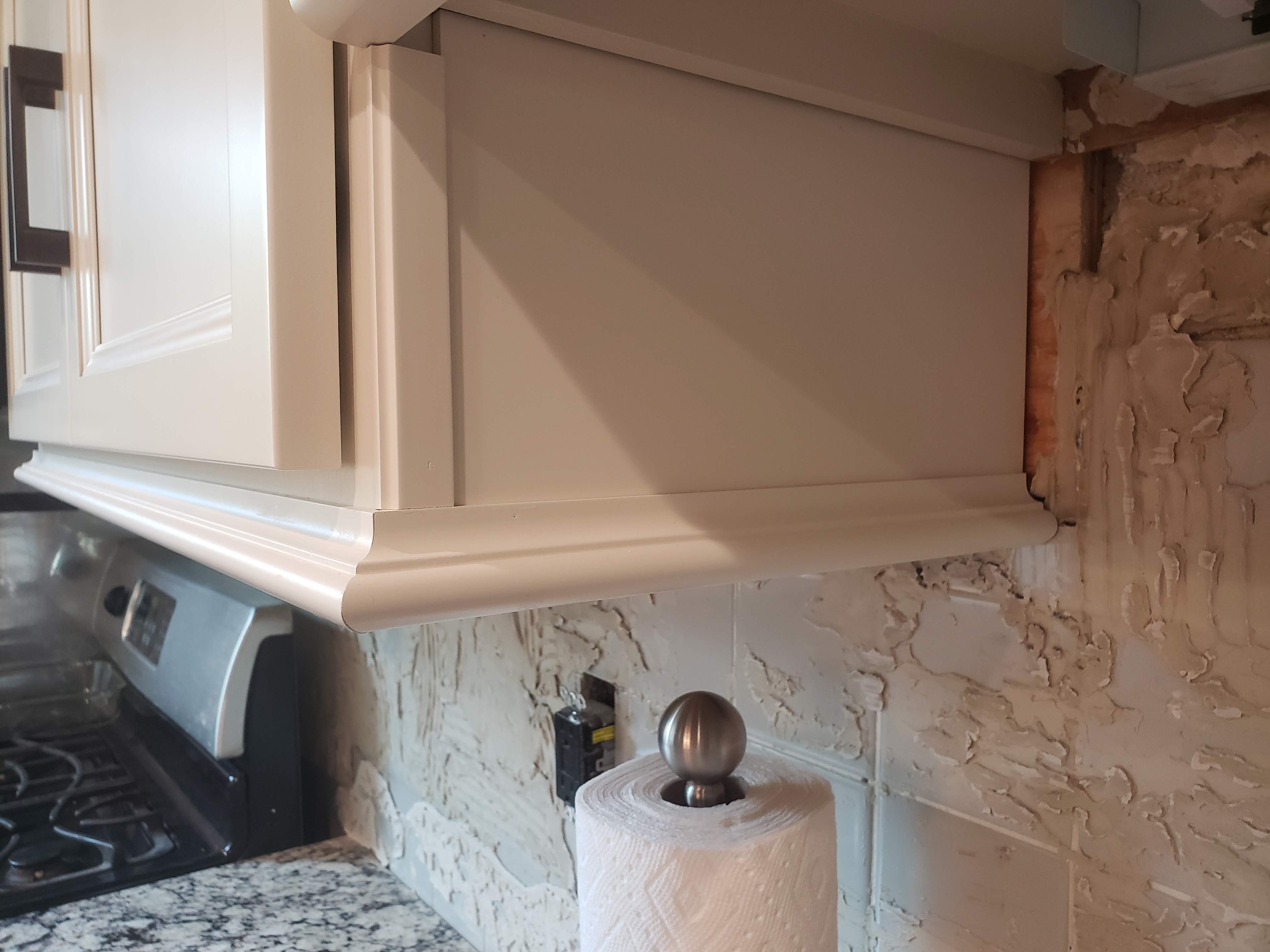 Frosty w/Oyster Glaze, Elite Frame, Pantry, 361 Light Rail, 24 Crown