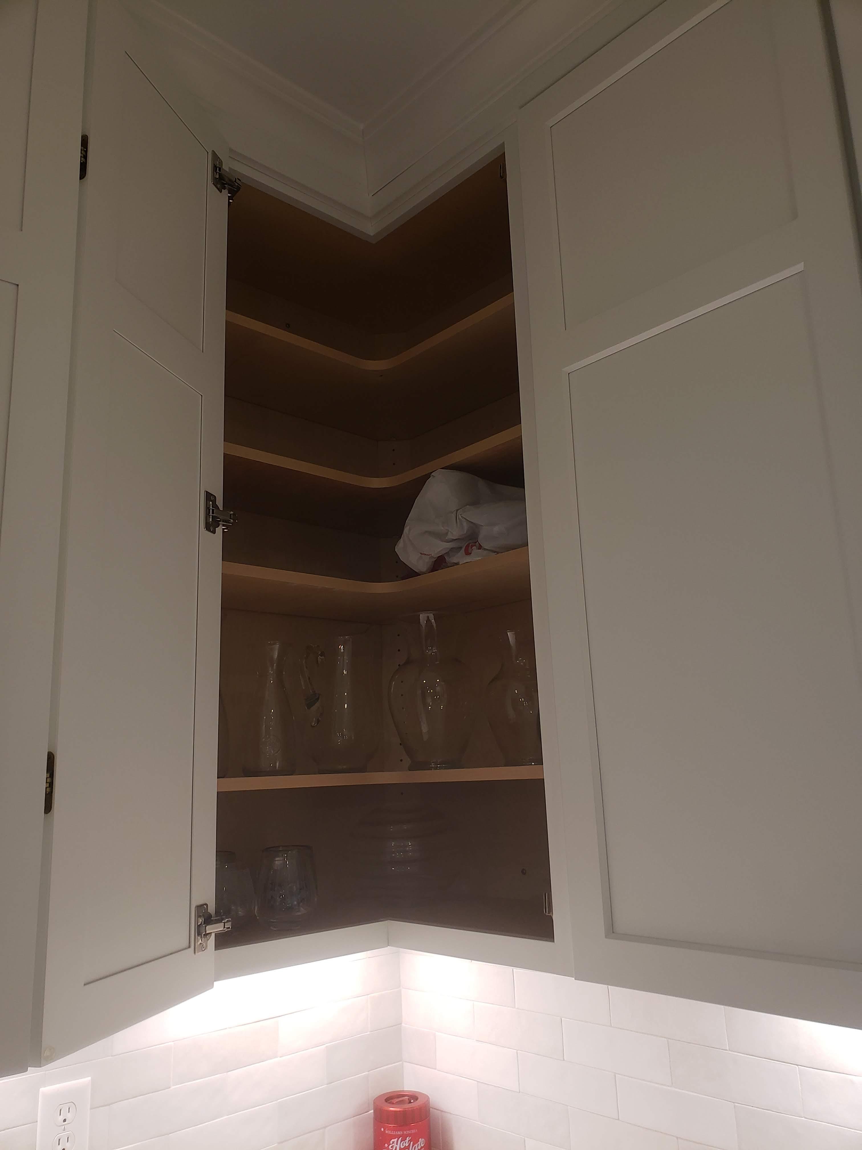 Beveled Shaker, Arctic White & Charcoal Blue, Range Hood,