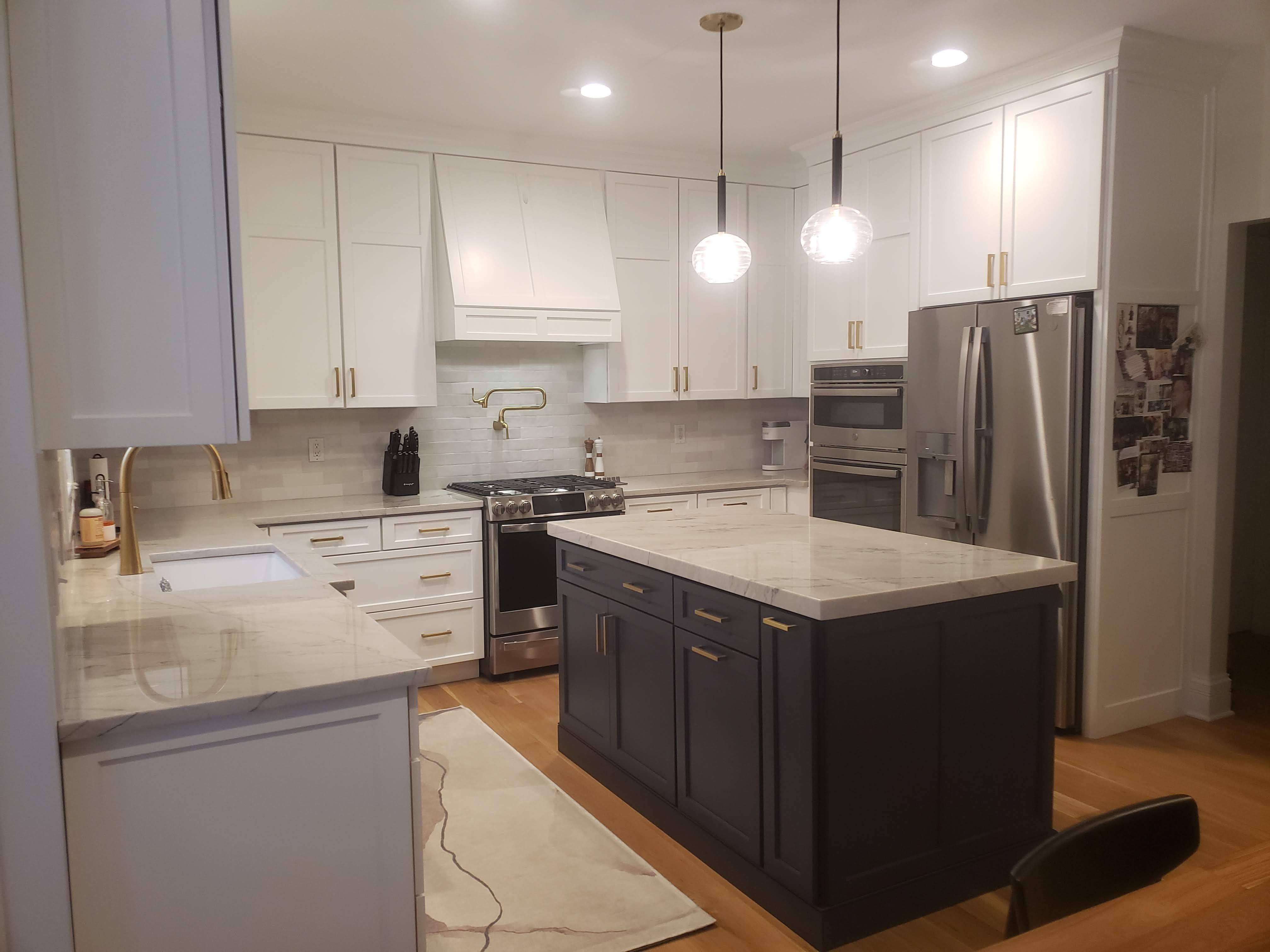 Beveled Shaker, Arctic White & Charcoal Blue, Range Hood, Cabinet ...