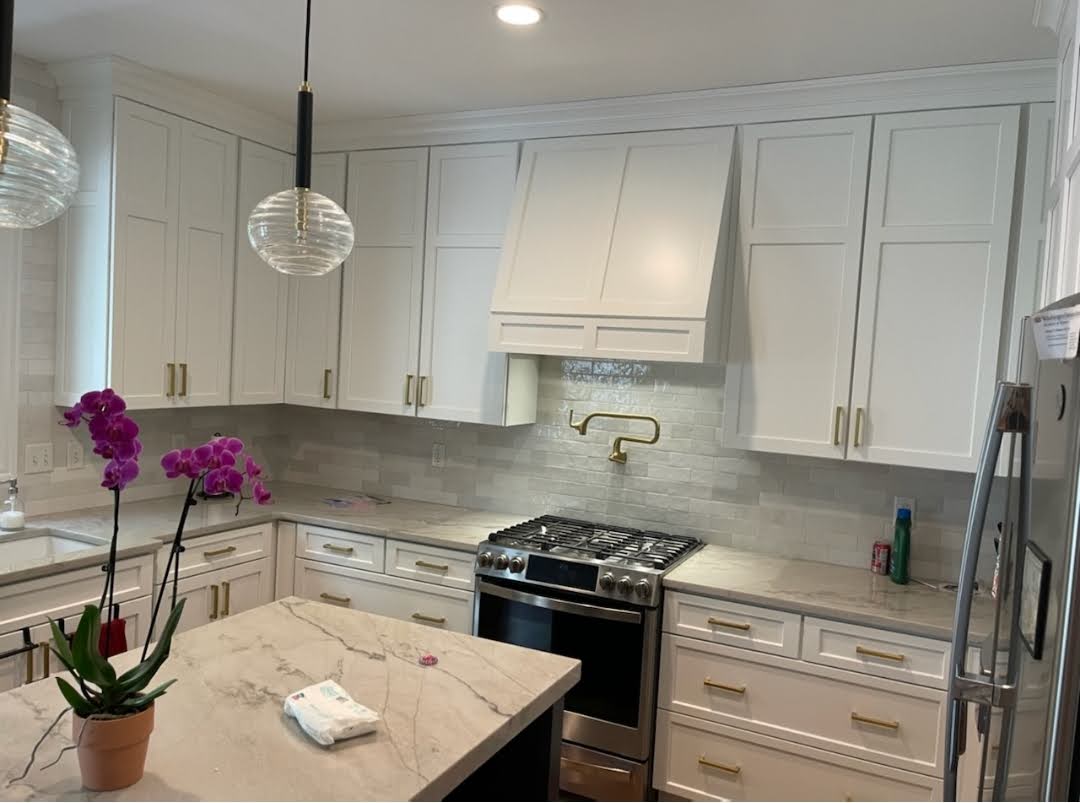 Beveled Shaker, Arctic White & Charcoal Blue, Range Hood,